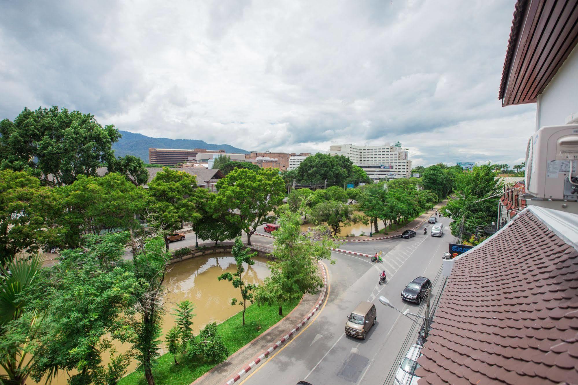 เชียงร้อย เซเว่นเดย์ อินน์ เชียงใหม่ ภายนอก รูปภาพ